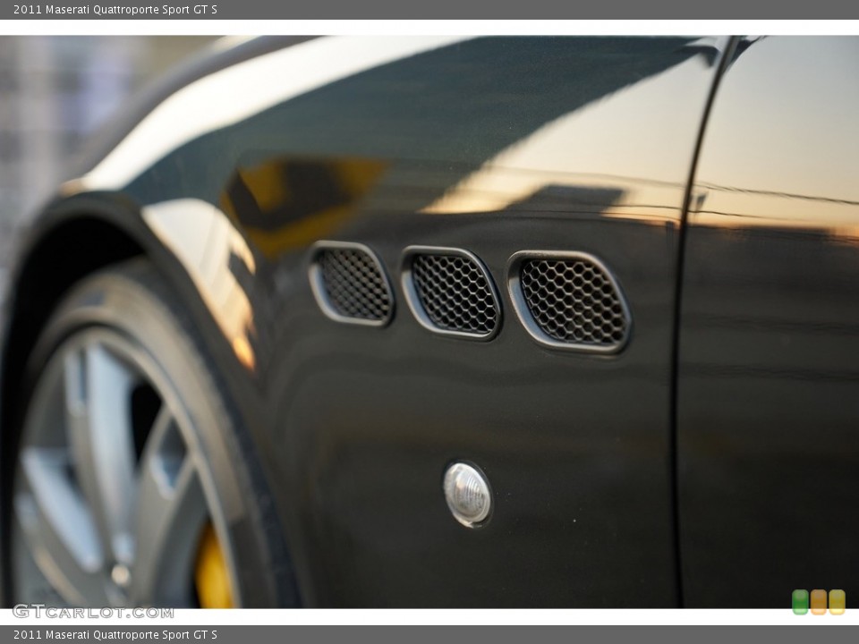 2011 Maserati Quattroporte Custom Badge and Logo Photo #143914526