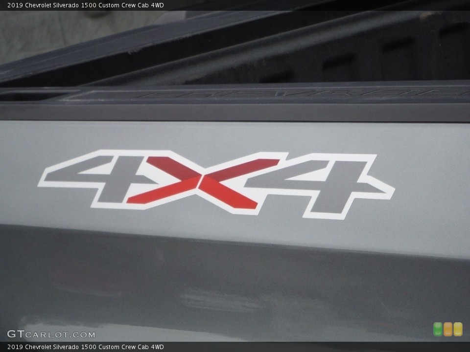 2019 Chevrolet Silverado 1500 Custom Badge and Logo Photo #144152899
