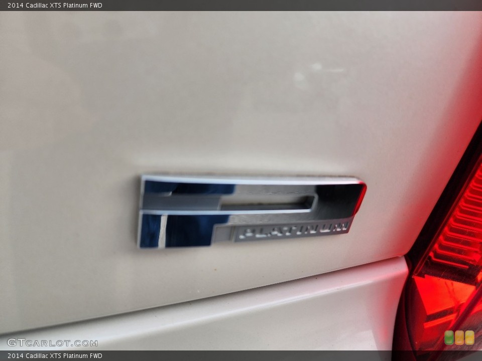 2014 Cadillac XTS Badges and Logos