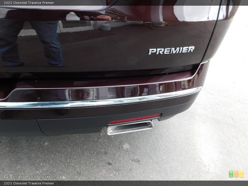 2023 Chevrolet Traverse Custom Badge and Logo Photo #145977023