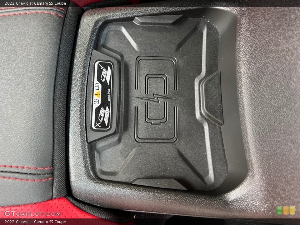 2022 Chevrolet Camaro Badges and Logos