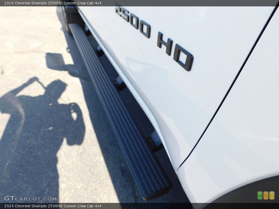 2024 Chevrolet Silverado 2500HD Badges and Logos