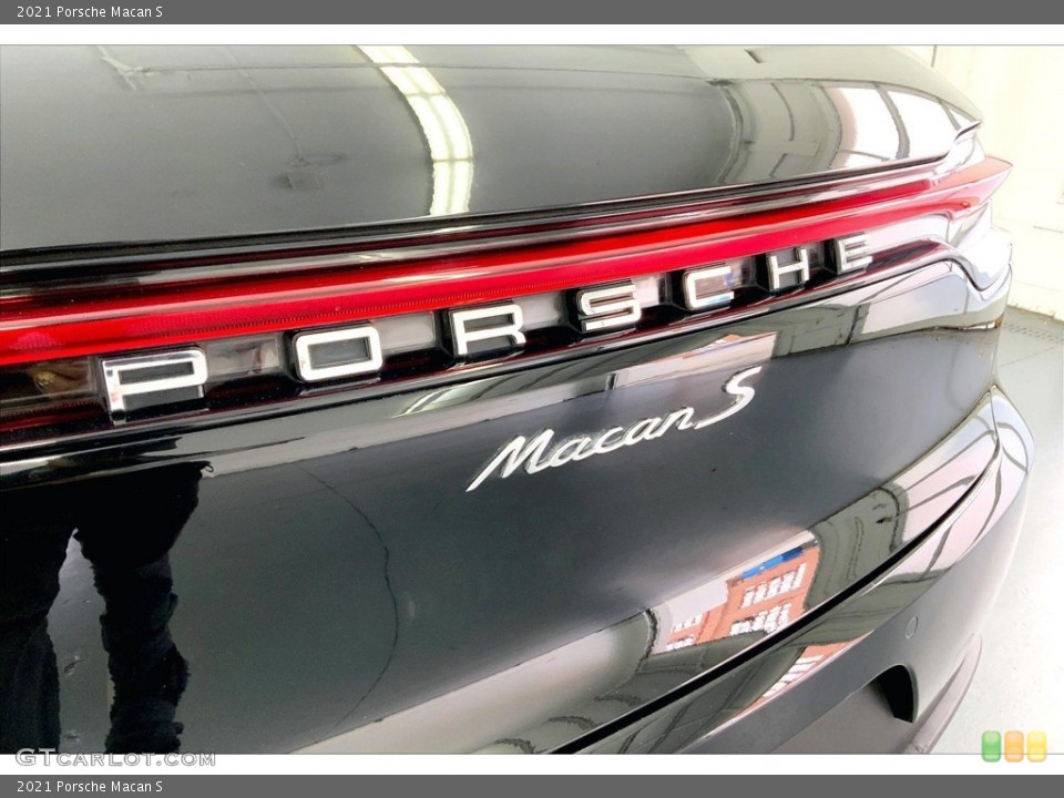 2021 Porsche Macan Badges and Logos
