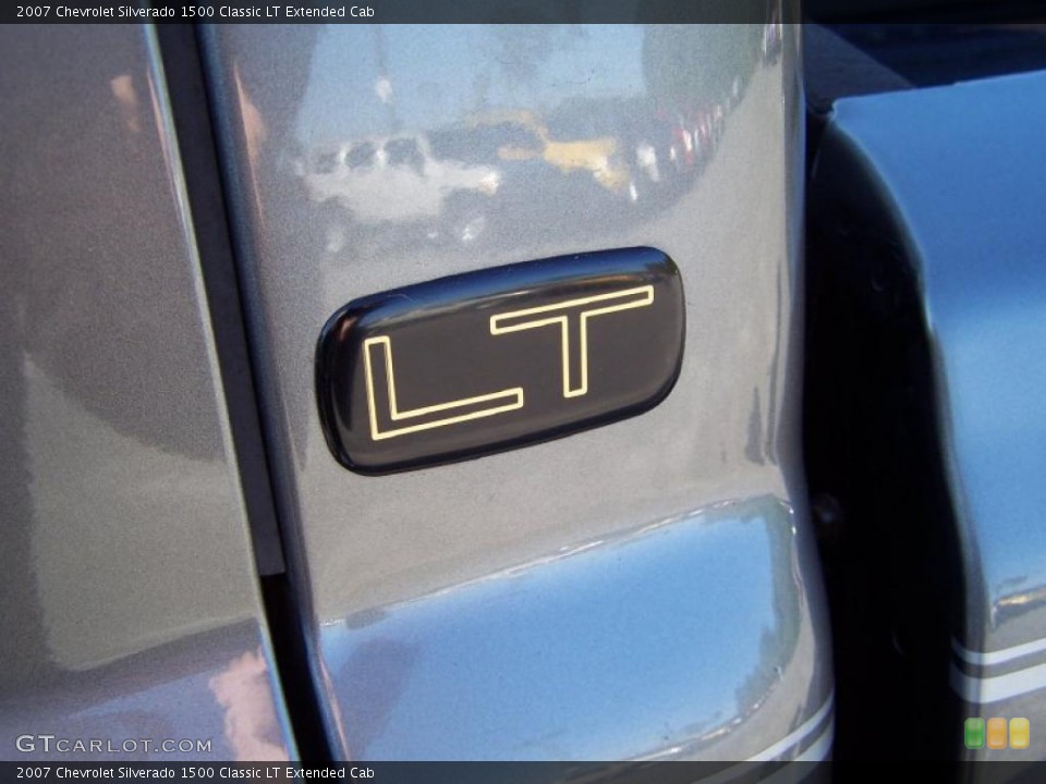 2007 Chevrolet Silverado 1500 Custom Badge and Logo Photo #37632380