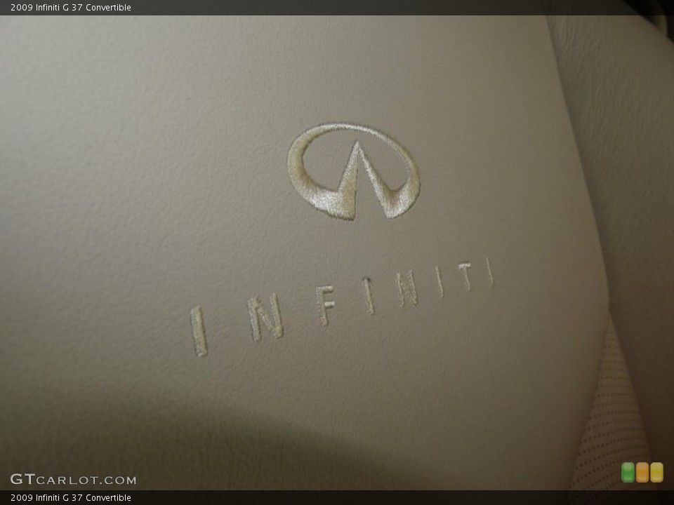 2009 Infiniti G Badges and Logos