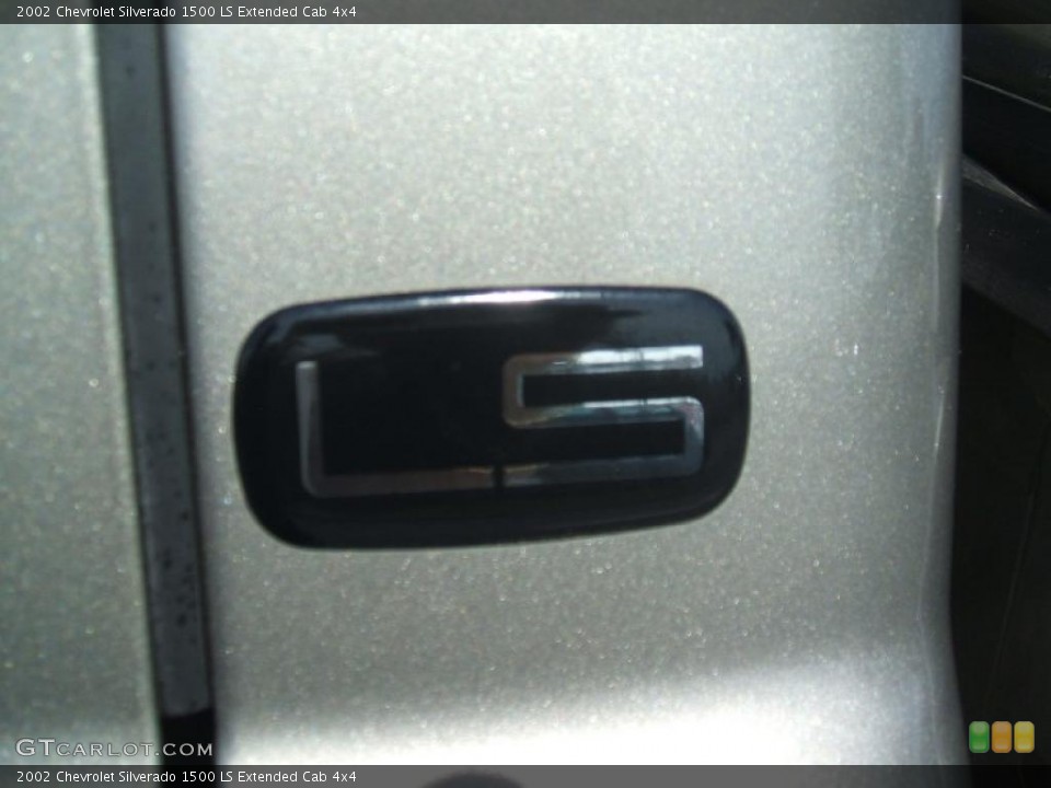 2002 Chevrolet Silverado 1500 Custom Badge and Logo Photo #38000454