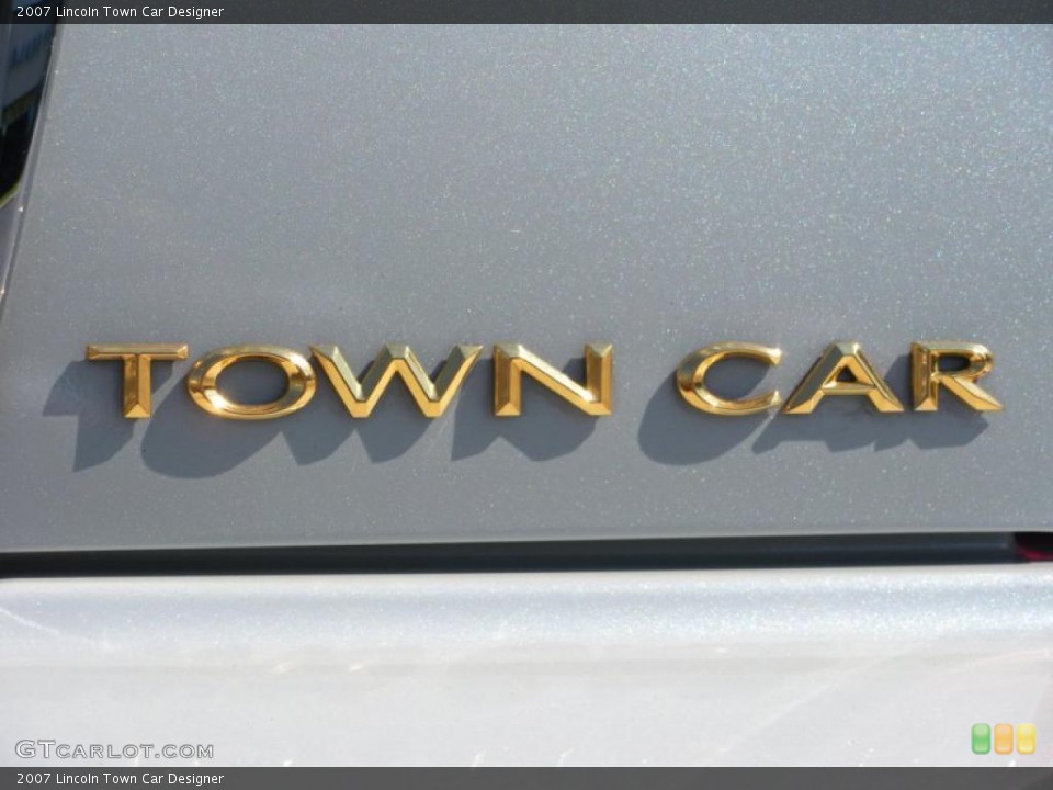 2007 Lincoln Town Car Custom Badge and Logo Photo #38561961
