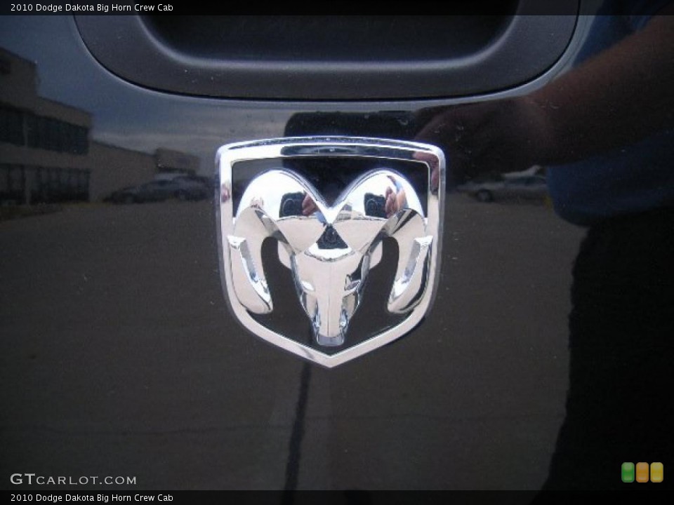 2010 Dodge Dakota Badges and Logos