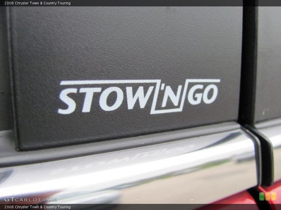 2008 Chrysler Town & Country Badges and Logos