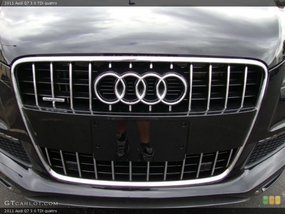 2011 Audi Q7 Badges and Logos