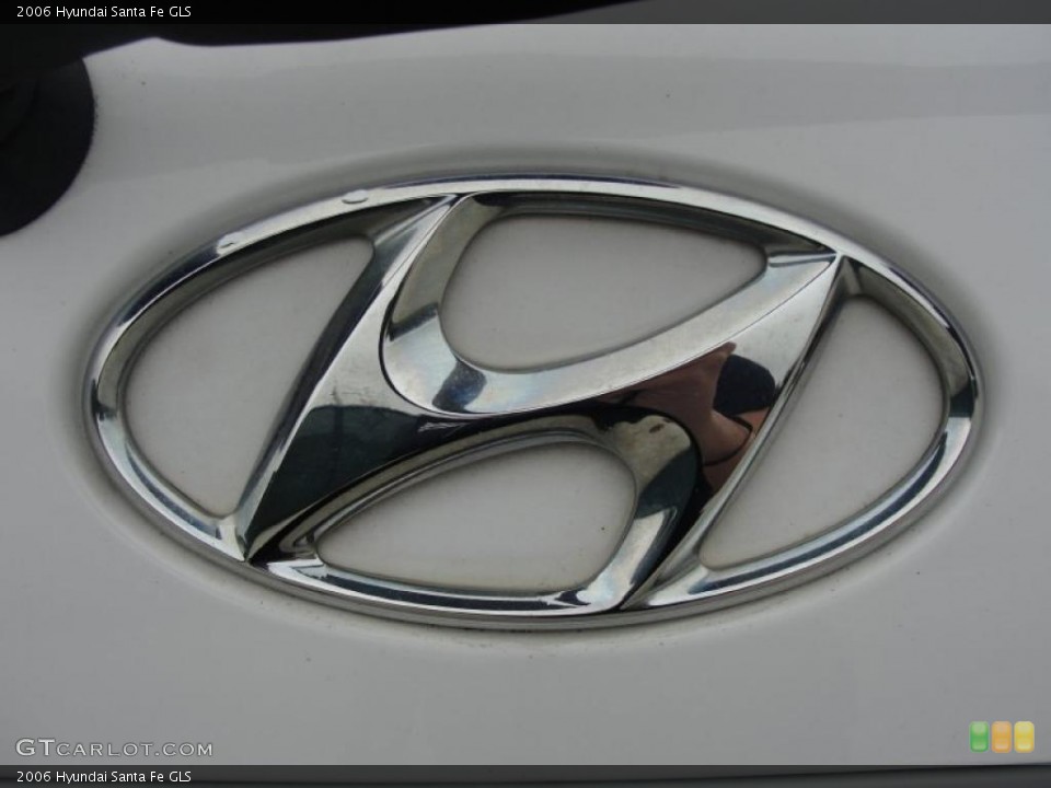 2006 Hyundai Santa Fe Badges and Logos