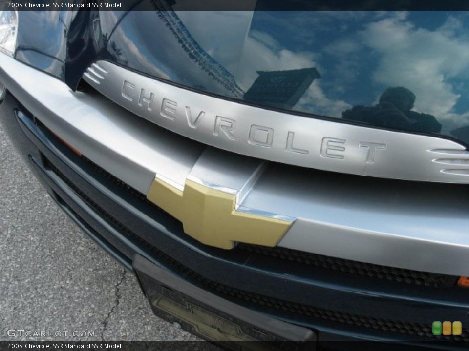 2005 Chevrolet SSR Custom Badge and Logo Photo #39400345