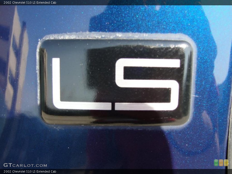 2002 Chevrolet S10 Custom Badge and Logo Photo #39513204