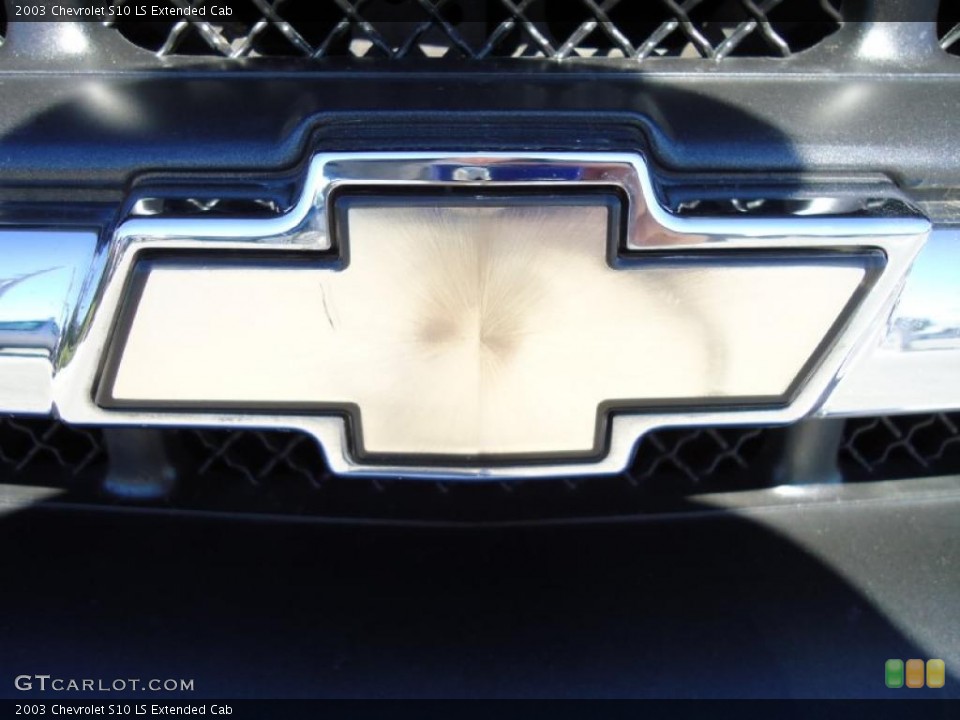 2003 Chevrolet S10 Custom Badge and Logo Photo #39551618