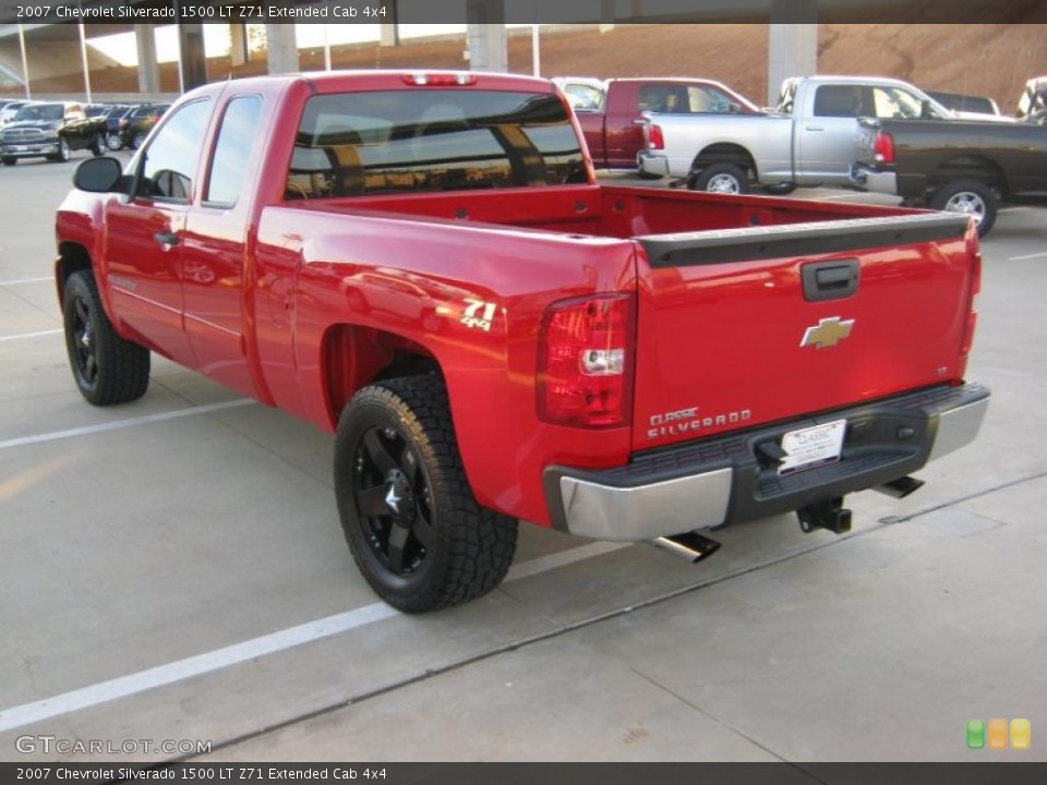 2007 Chevrolet Silverado 1500 Custom Badge and Logo Photo #39570119