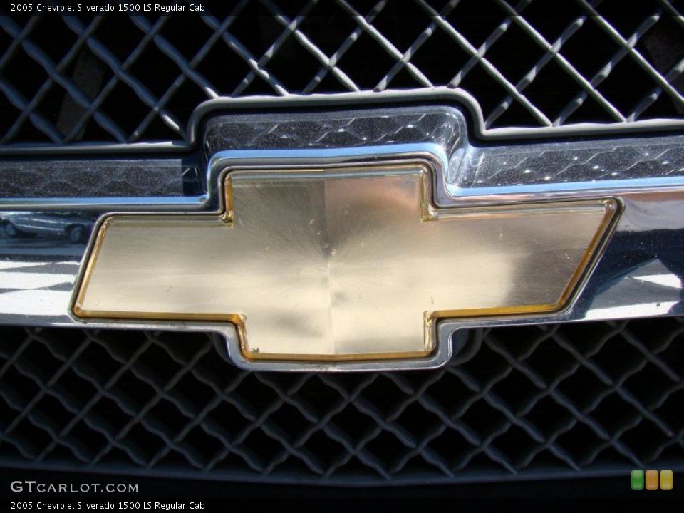 2005 Chevrolet Silverado 1500 Custom Badge and Logo Photo #39953870
