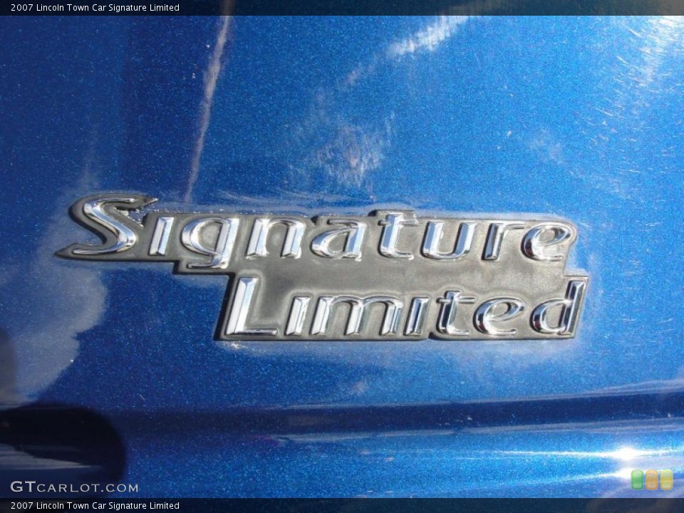 2007 Lincoln Town Car Custom Badge and Logo Photo #40036202