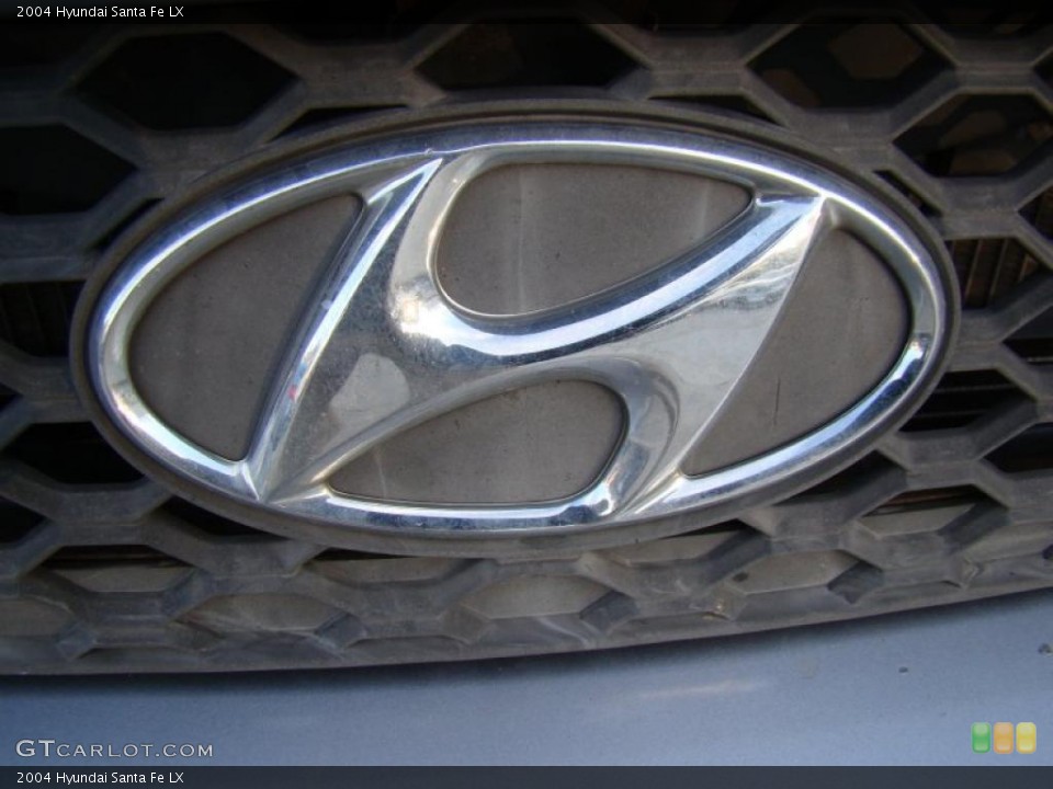 2004 Hyundai Santa Fe Badges and Logos