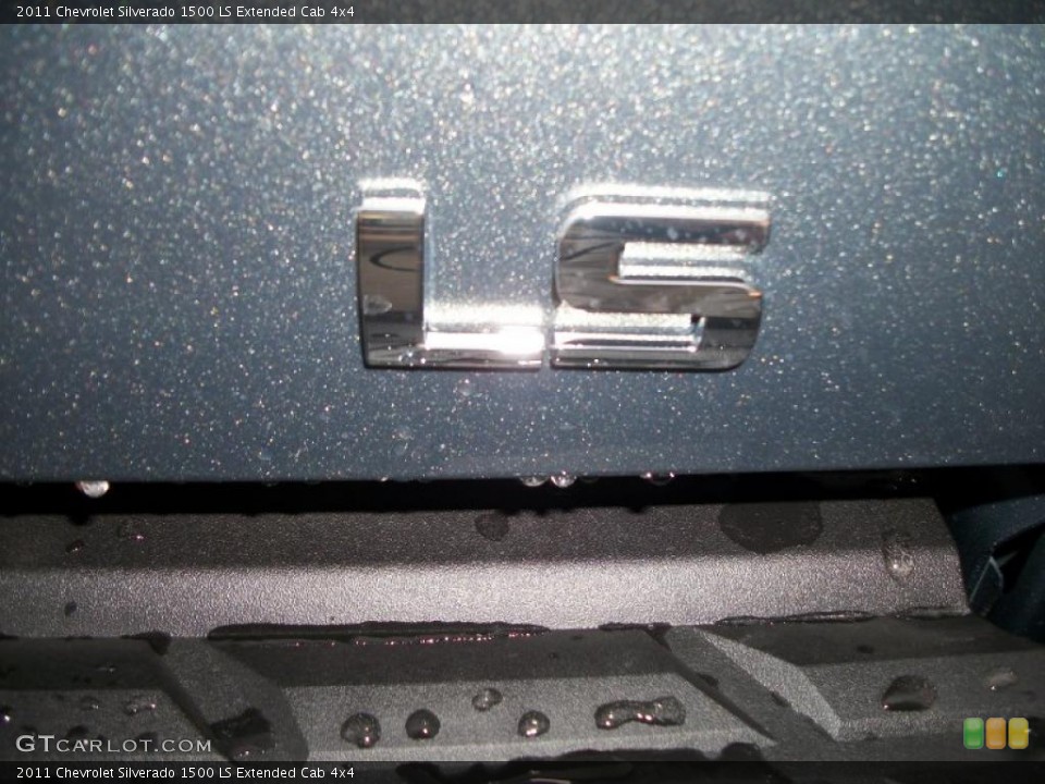 2011 Chevrolet Silverado 1500 Custom Badge and Logo Photo #41164956