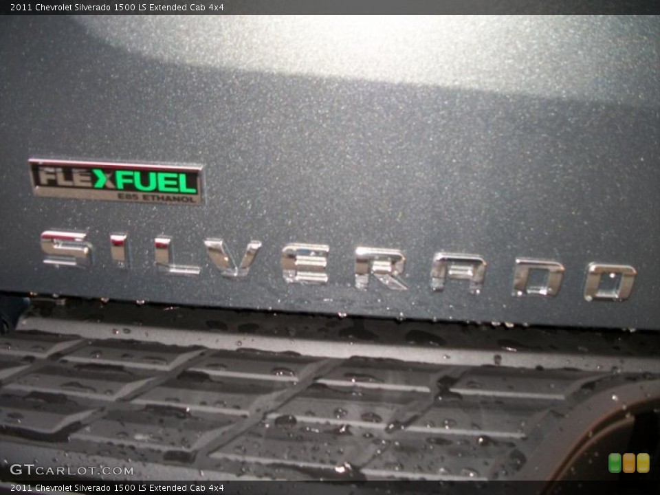 2011 Chevrolet Silverado 1500 Custom Badge and Logo Photo #41164976