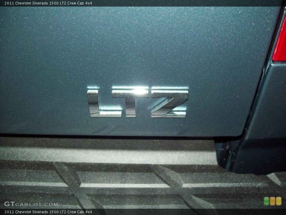 2011 Chevrolet Silverado 1500 Custom Badge and Logo Photo #41864706
