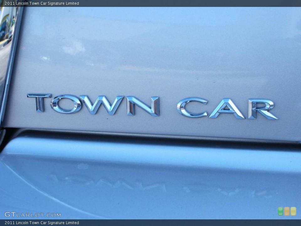 2011 Lincoln Town Car Custom Badge and Logo Photo #41935858