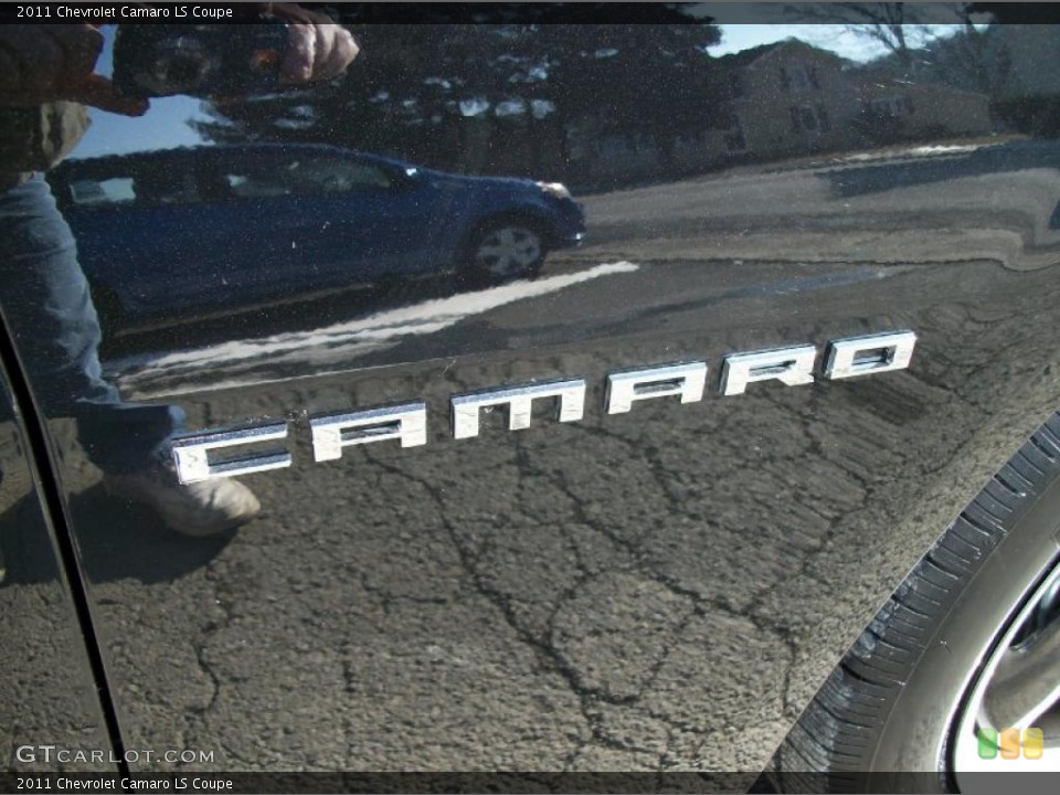 2011 Chevrolet Camaro Badges and Logos