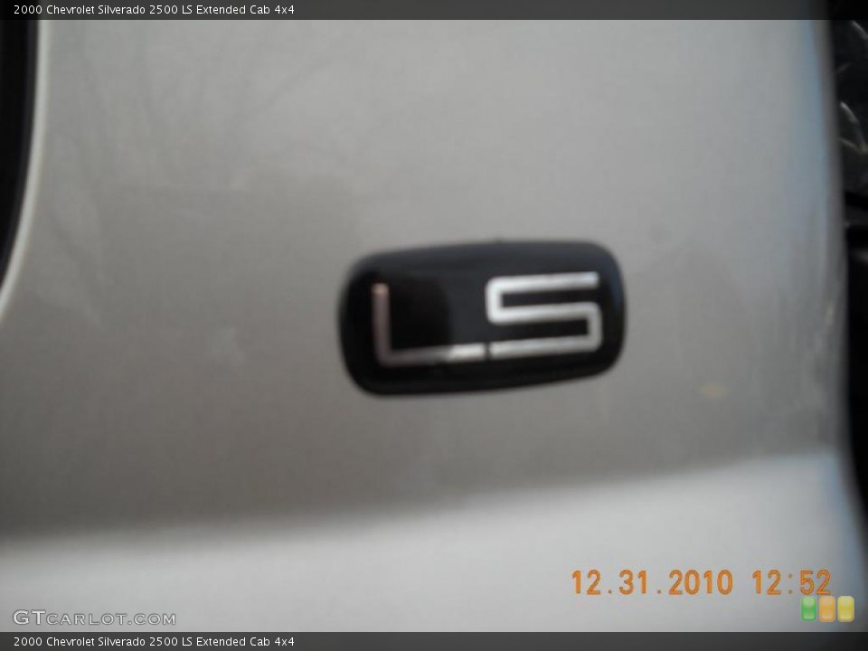2000 Chevrolet Silverado 2500 Custom Badge and Logo Photo #42271571