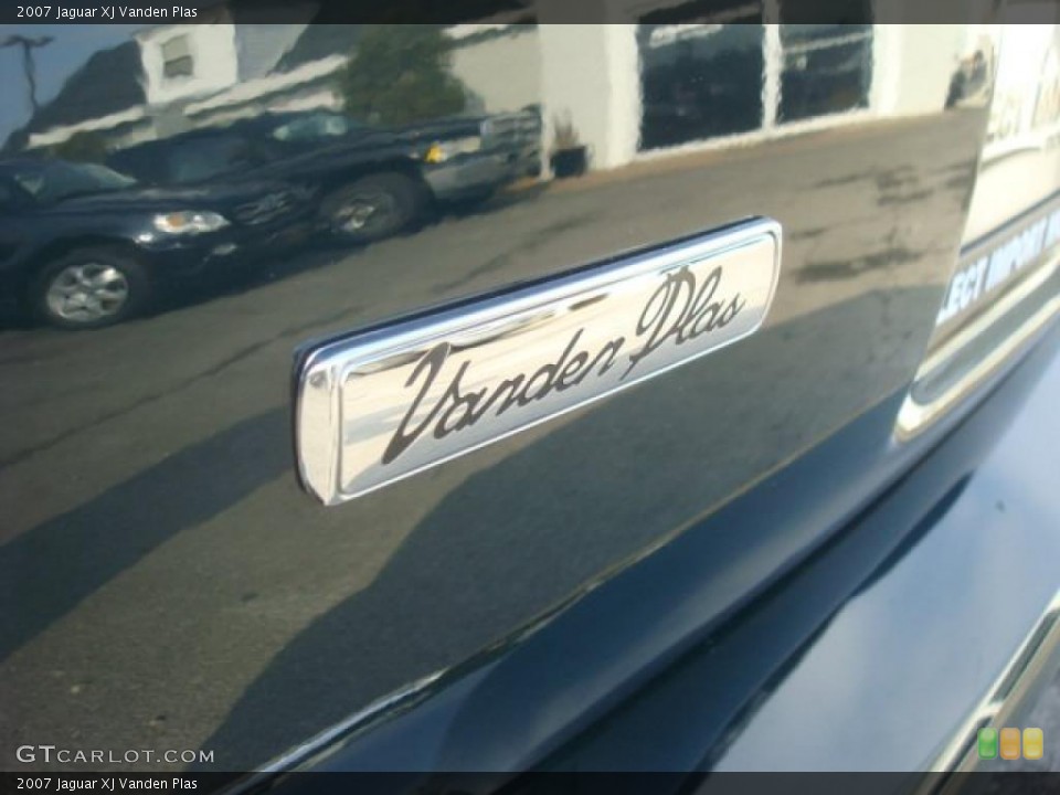 2007 Jaguar XJ Custom Badge and Logo Photo #42703676
