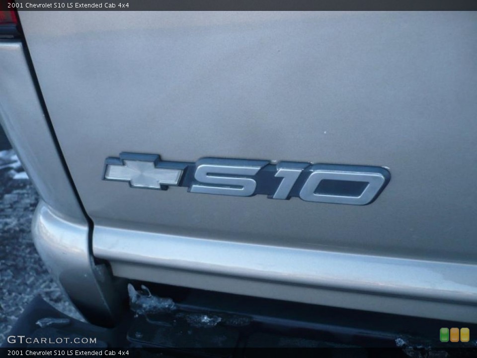 2001 Chevrolet S10 Custom Badge and Logo Photo #45175140