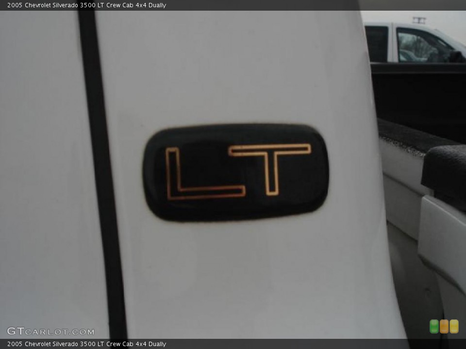 2005 Chevrolet Silverado 3500 Custom Badge and Logo Photo #46075625