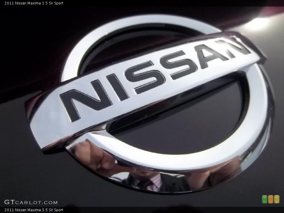 2011 Nissan Maxima Badges and Logos
