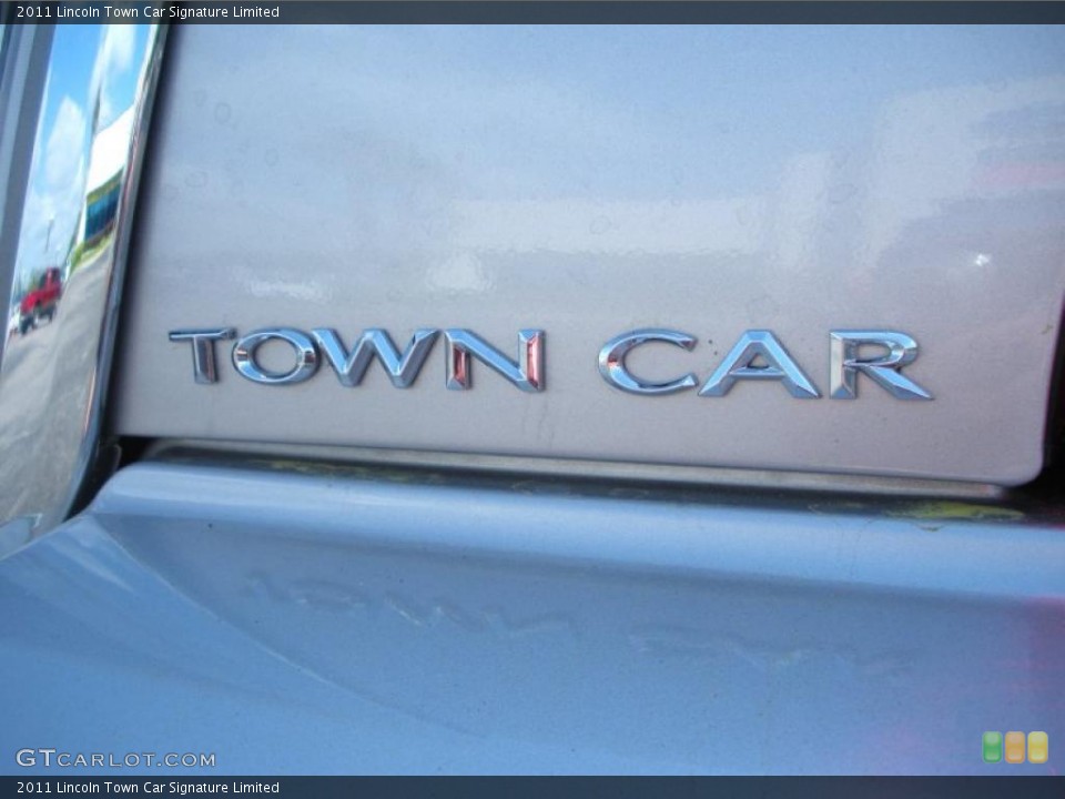 2011 Lincoln Town Car Custom Badge and Logo Photo #47206145