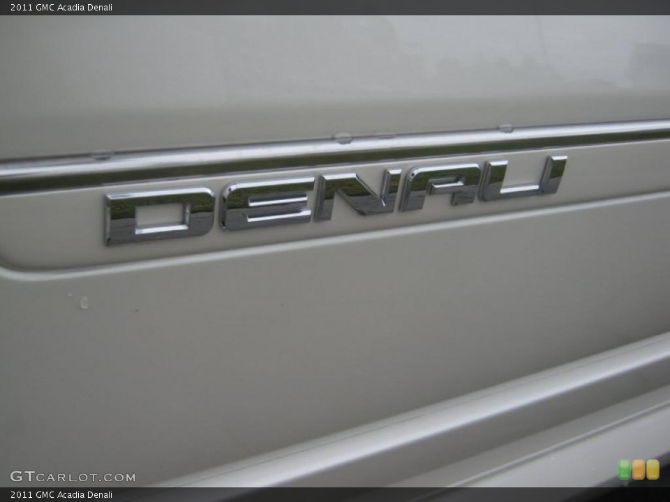 2011 GMC Acadia Badges and Logos