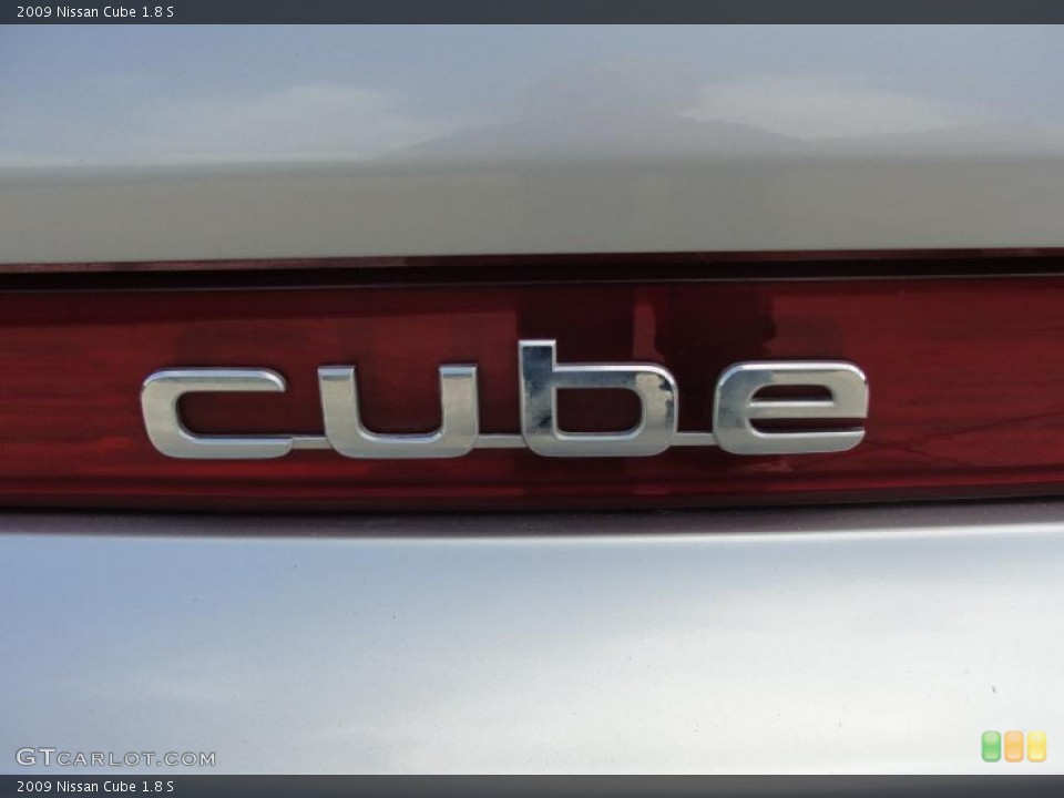 2009 Nissan Cube Badges and Logos