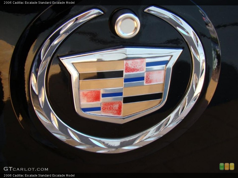 2006 Cadillac Escalade Badges and Logos