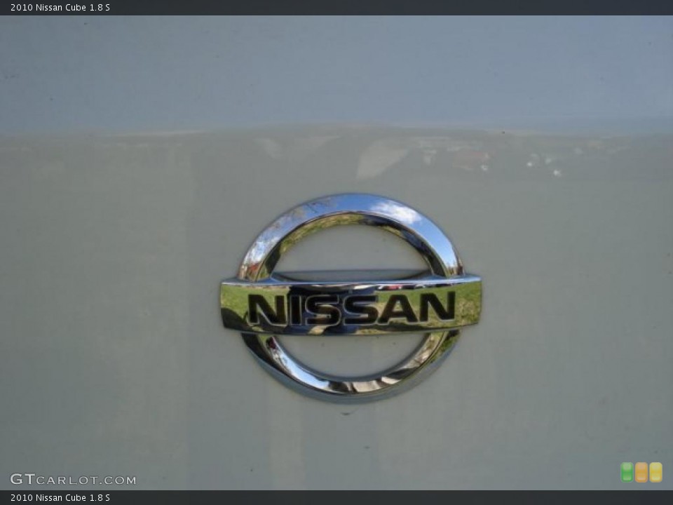 2010 Nissan Cube Badges and Logos