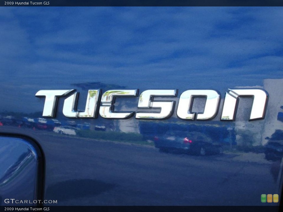 2009 Hyundai Tucson Badges and Logos