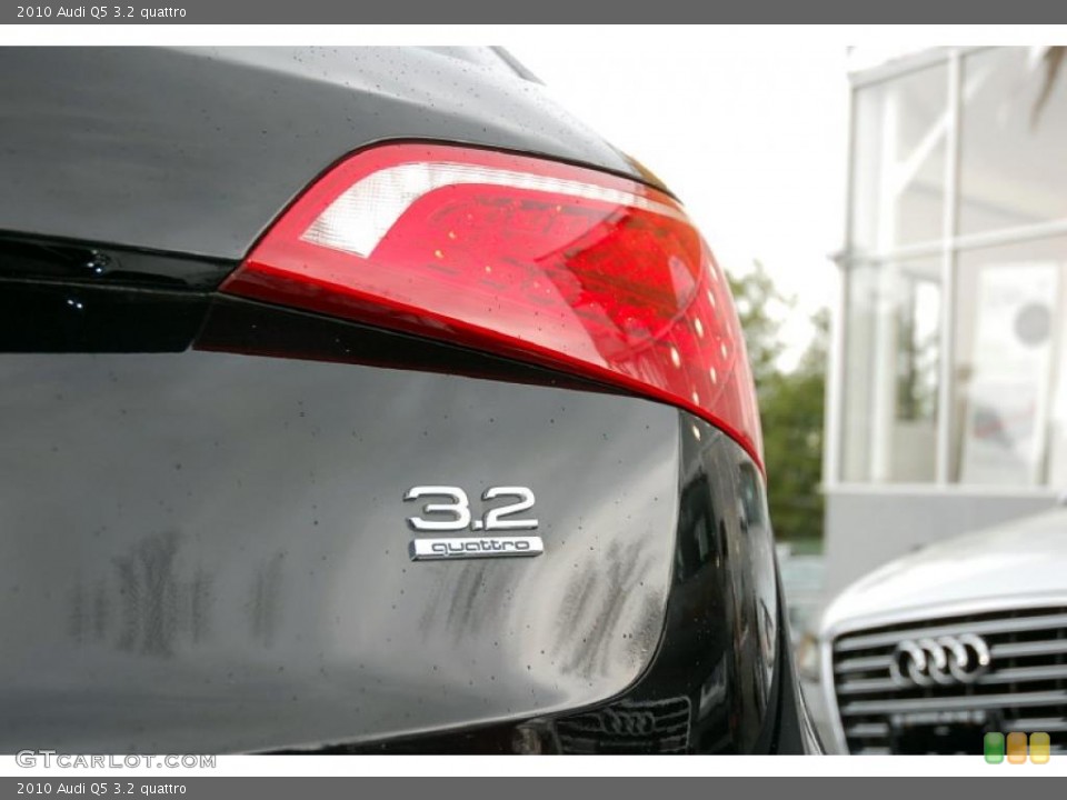 2010 Audi Q5 Badges and Logos