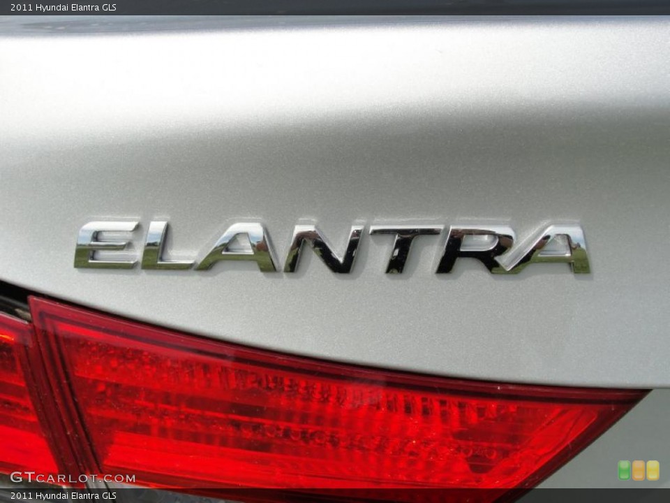 2011 Hyundai Elantra Badges and Logos
