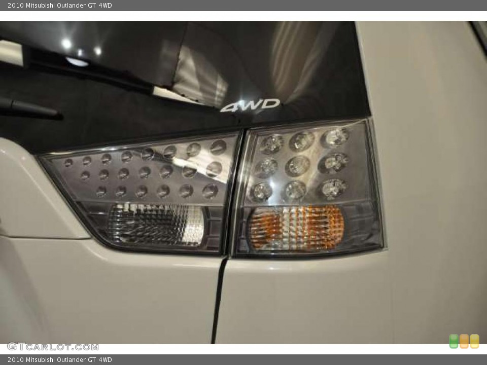 2010 Mitsubishi Outlander Custom Badge and Logo Photo #48305605