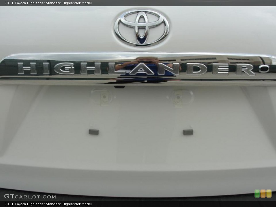 2011 Toyota Highlander Badges and Logos