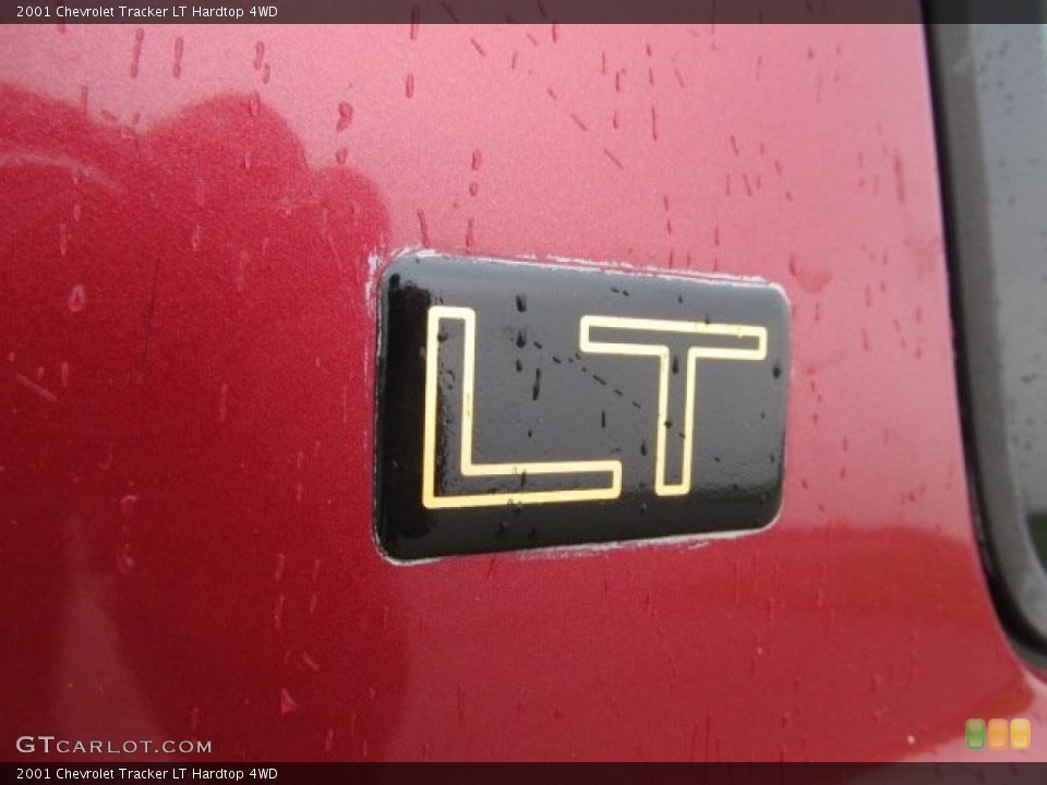 2001 Chevrolet Tracker Badges and Logos