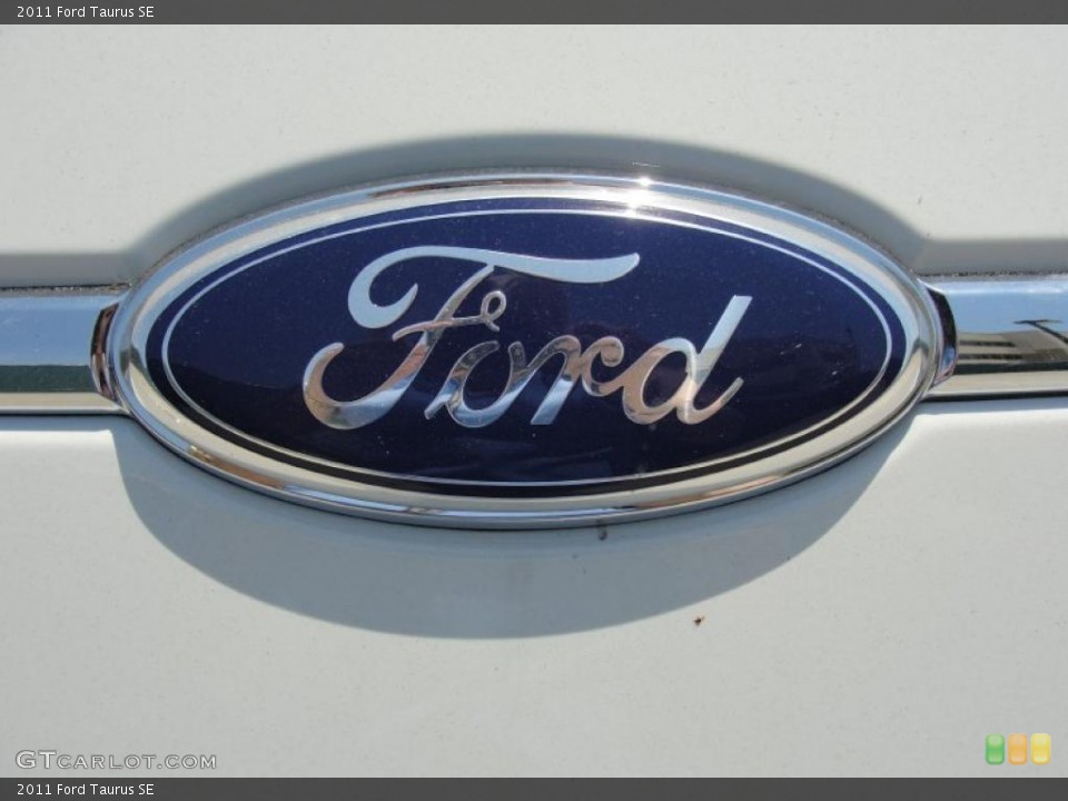 2011 Ford Taurus Custom Badge and Logo Photo #49122321