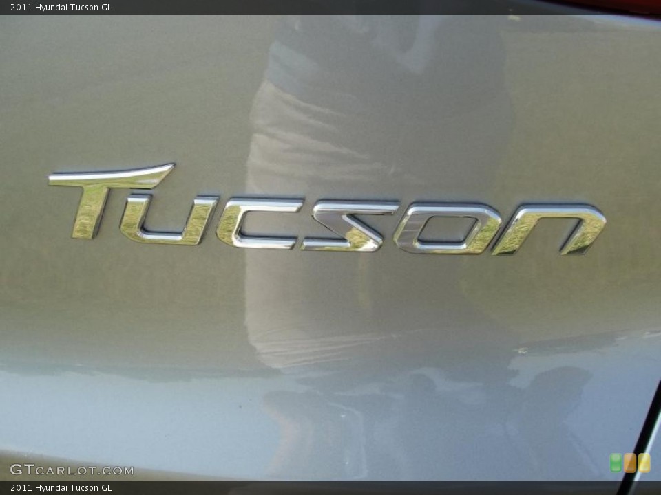 2011 Hyundai Tucson Badges and Logos