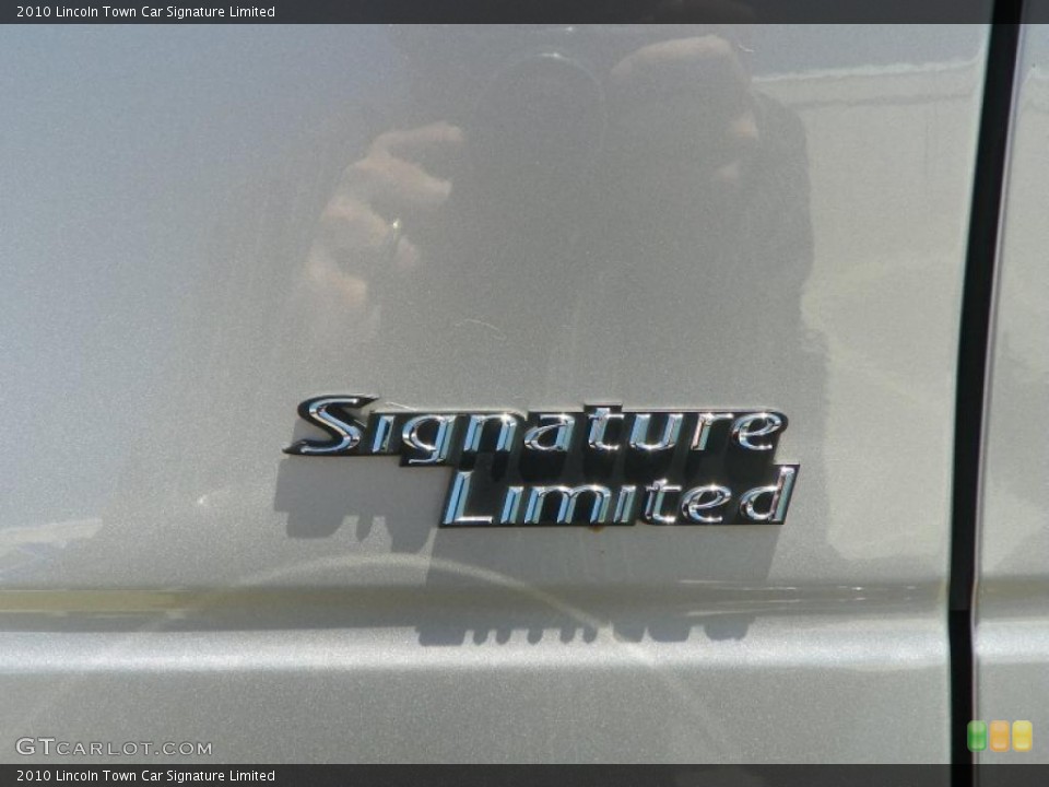 2010 Lincoln Town Car Custom Badge and Logo Photo #49174889