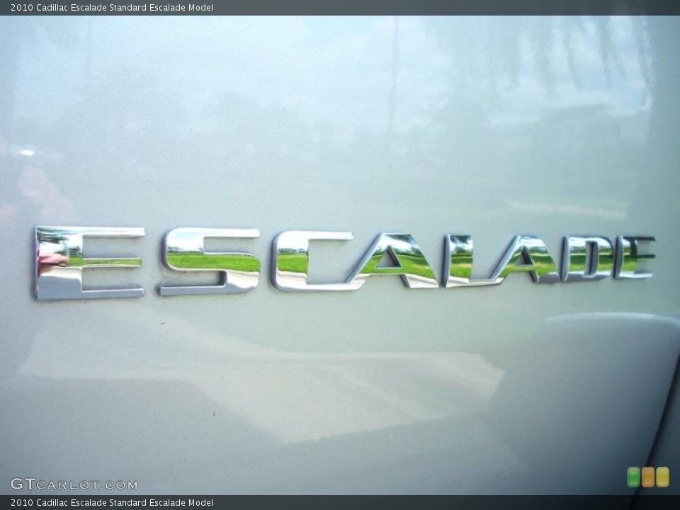 2010 Cadillac Escalade Badges and Logos