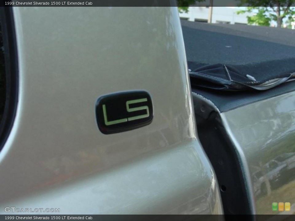 1999 Chevrolet Silverado 1500 Custom Badge and Logo Photo #49733014