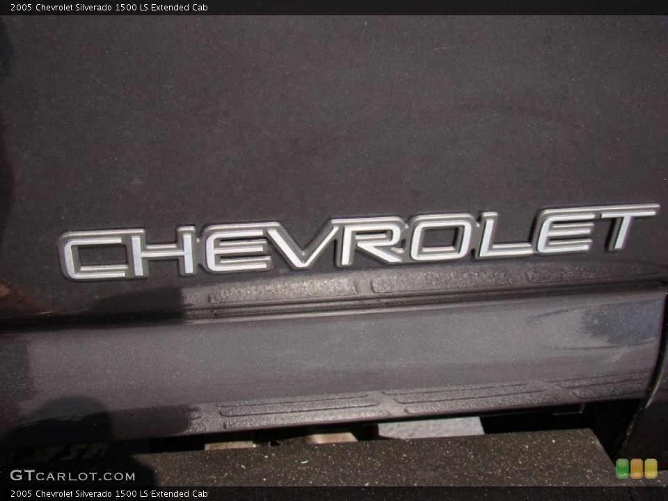 2005 Chevrolet Silverado 1500 Custom Badge and Logo Photo #49806651