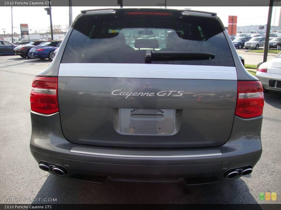 2010 Porsche Cayenne Badges and Logos